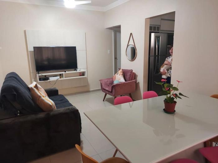 Apartamento encantador- 40 metros da praia e duas quadras do shopping