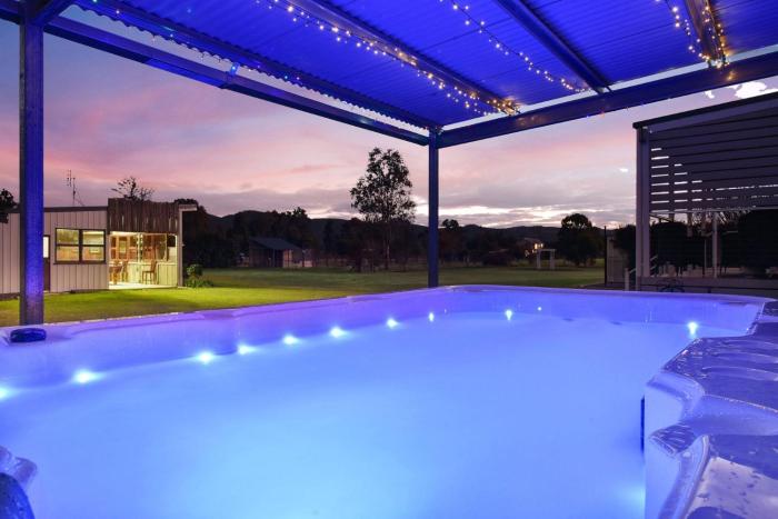 Kulang Retreat in charming Broke with Large Swim Spa and games room suits up to 14 guests