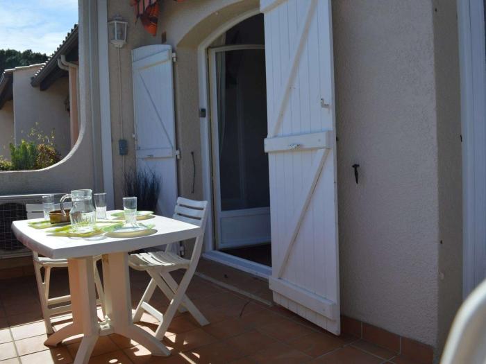 Studio mezzanine 4 couchages avec climatisation, terrasse et parking à Cavalaire - FR-1-226B-30