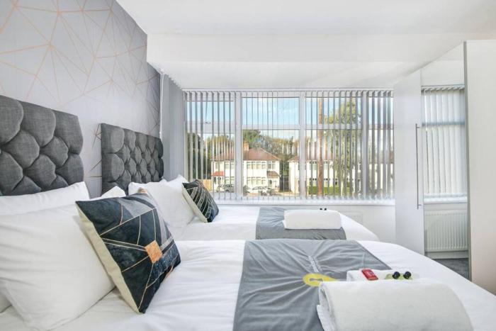 SCA-Big House 9min to NEC - Sleeps 7 - Park 3 vans