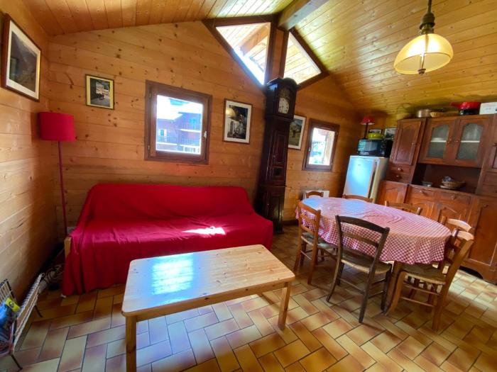 Chalet en plein cœur de village, 9 personnes, 2 chambres, 1 mezzanine - CH18