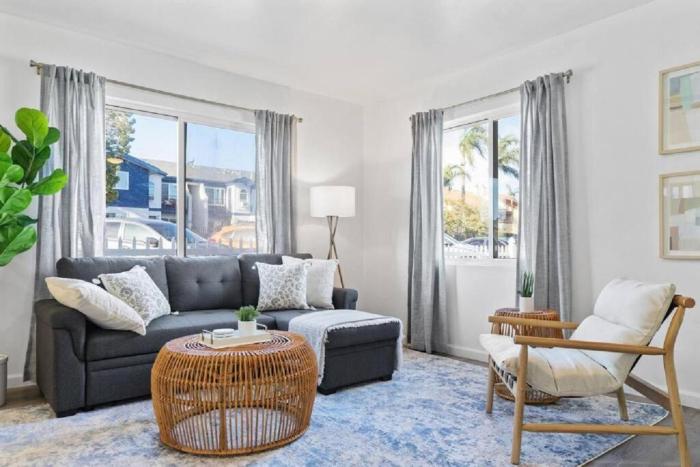 Beachside Bliss 2BR with Fast WiFi