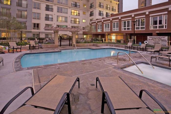 28 NIGHT MINIMUM in the Gaslamp Quarter by Petco Park, pool, jacuzzi, dogs ok