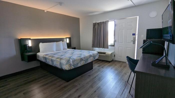 Motel 6-Leominster, MA