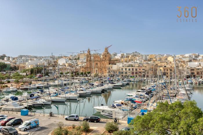 Stunning 3BR Marina View APT in Pieta with Balcony