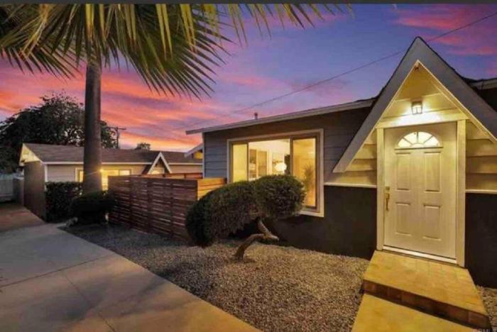 San Diegos Best Zoo, SeaWorld and Downtown Nearby