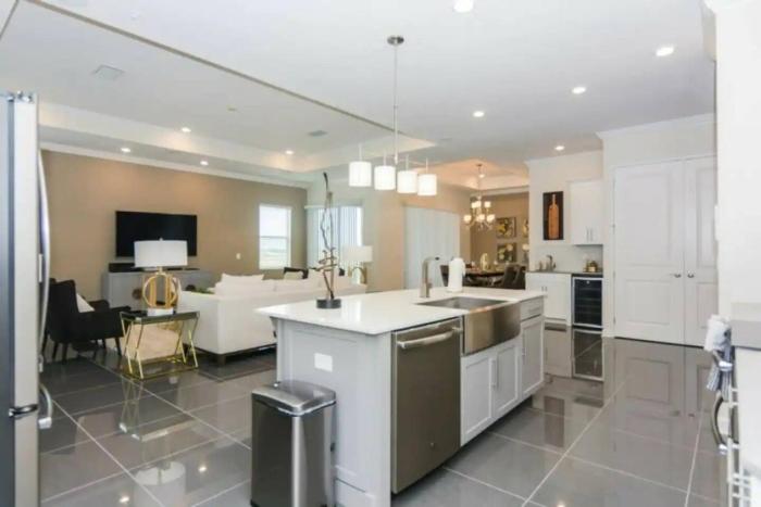 Splendid Apt 4BD3BA at Storey Lake SL47512