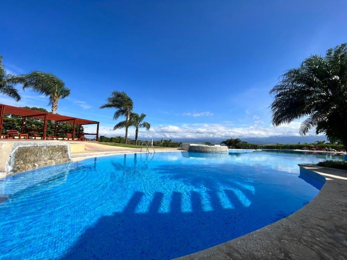 CR MARIPOSA RENTALS Comfortable penthouse, AC, pool, gym, tennis
