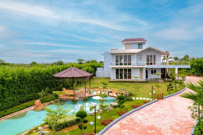 StayVista at Serenity Farms with Pool, Lawn, Bonfire & BBQ