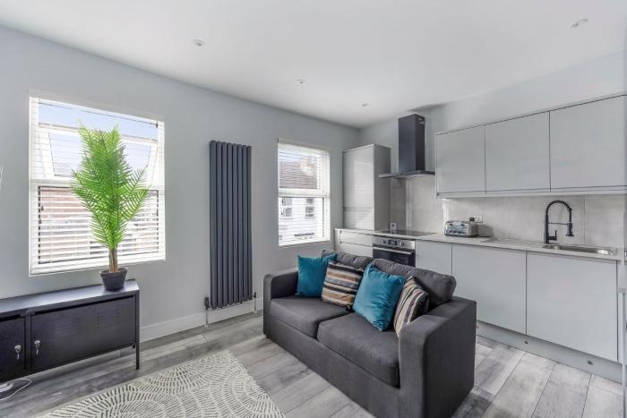 Elegant Croydon Apartment