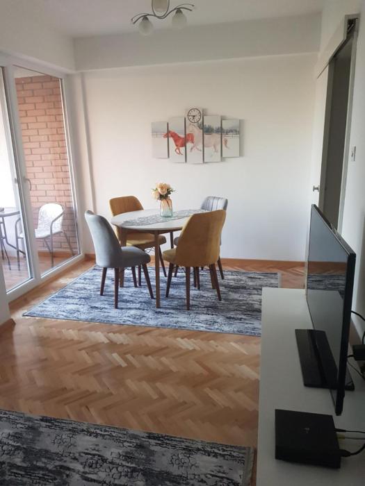 Miros Place