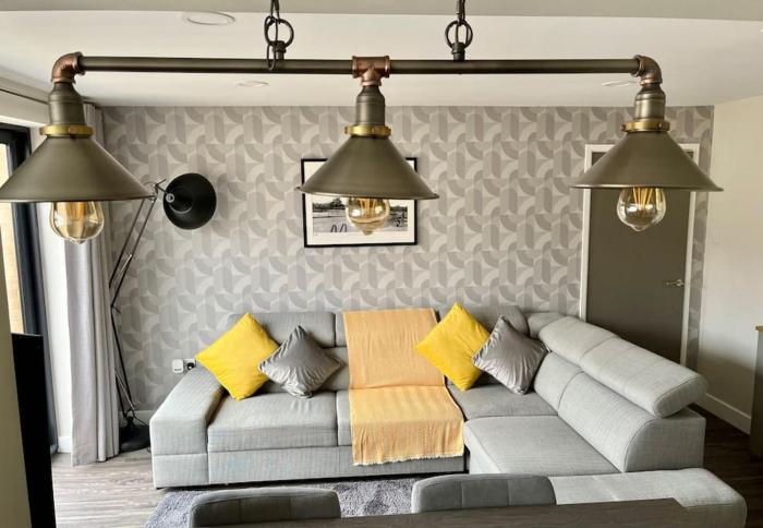 Modern 2BR Flat in Sale - Peaceful Stay in M33 - Great Transport Links