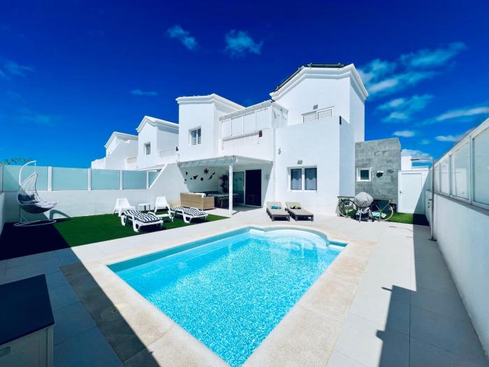 Lovely Villa Sanmar, heated pool, private gymnasium