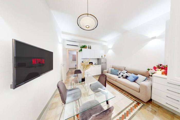 Apartment Nearby Historic Center - 2 private Bathrooms