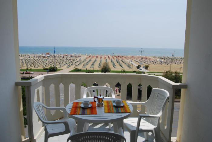 Comfy seafront studio with terrace