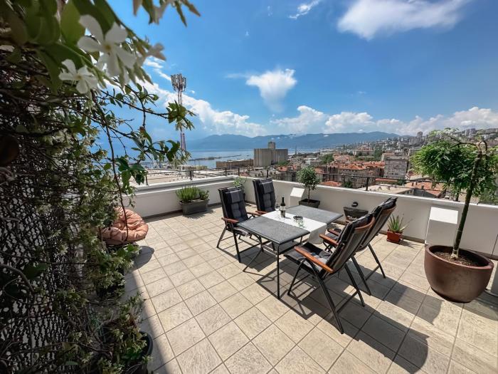 105m2 Penthouse Sea View Rijeka with FREE GARAGE PARKING