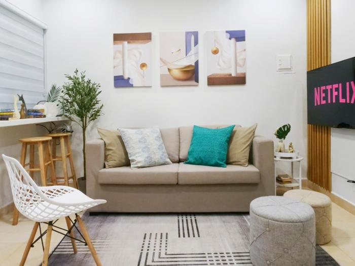 Fully Furnished 1BR with Kitchen - 20 secs walk to the Beach - Newly Renovated