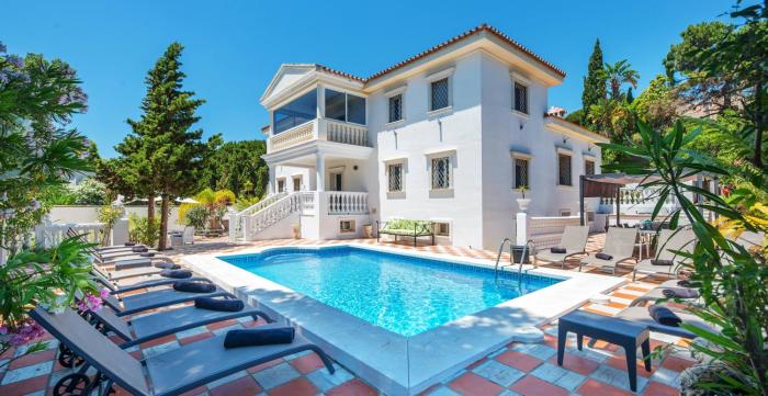 Elegant Classic Villa close to Nikki beach