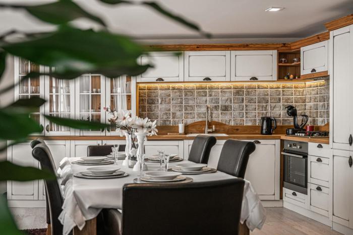 Luxurious and Royal Apartment in the Old Town