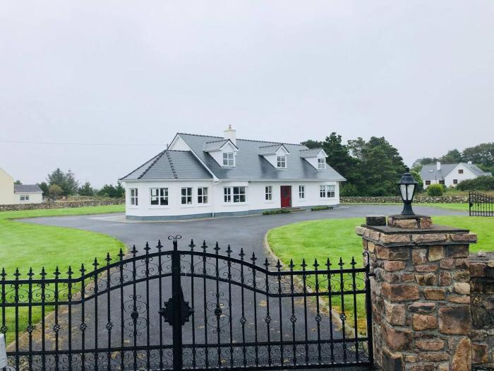 Connemara. 3 Bedroom, 8 bed, Holiday home