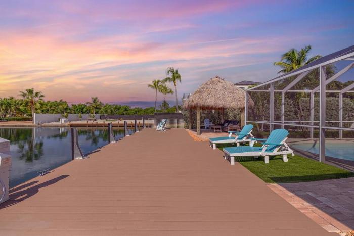Super Snapper lux wHeated Pool, Tiki, Dock, Lanai