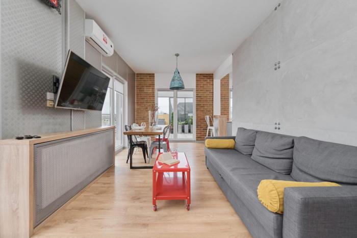 Beautiful Apartment with Spacious Balcony by Renters