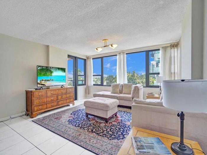 Beachfront Ocean View Condo Beach Service 520