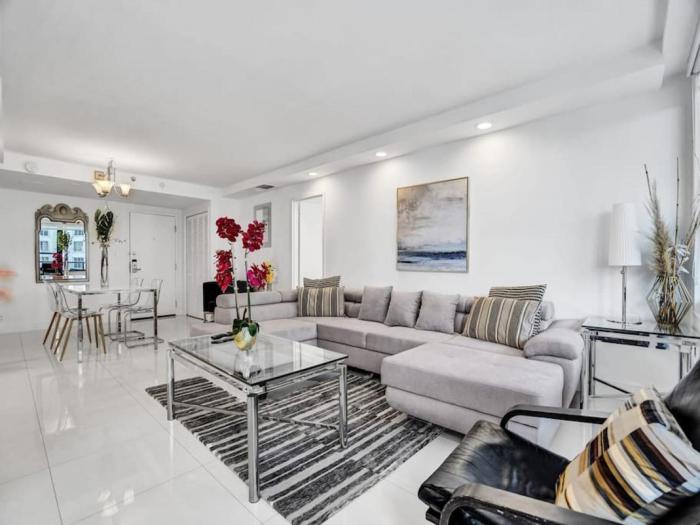 Amazing Ocean View Condo Beach Service 1111