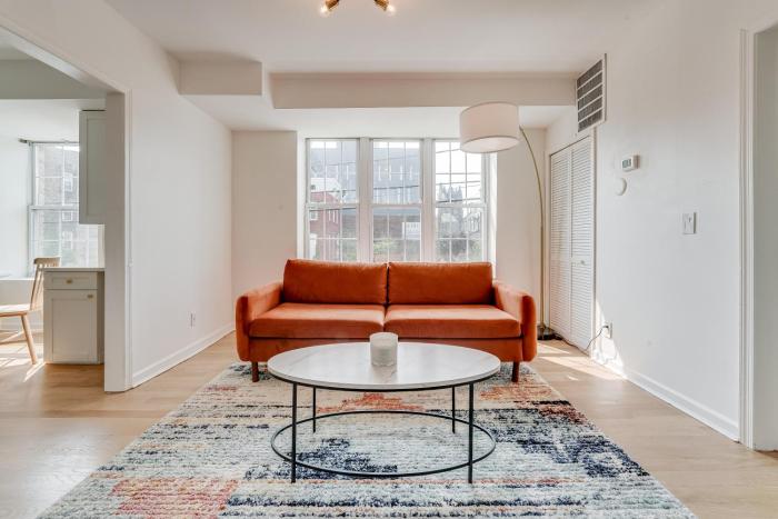 Jersey City Monthly Boutique 20 Min to NYC