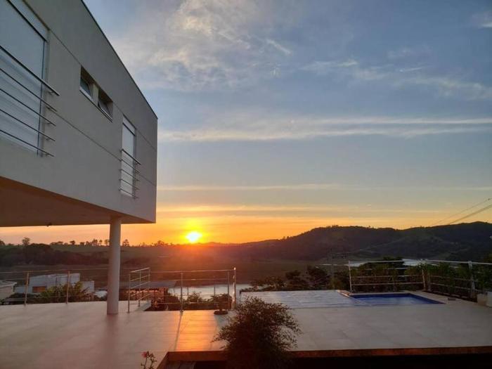 Casa excelente e ampla na represa de Piracaia