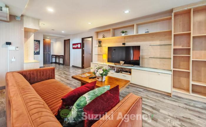 W8 Condo, LUXE 2 Bedroom Private floor, Best Hip Central Bangkok area, 5 mins from Thonglo BTS station