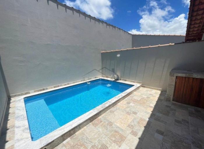 Casa com piscina em Mongaguá