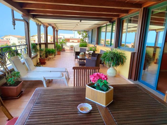 "Appartamento del Mare Gliaca" con vista Isole Eolie,ampia terrazza,wifi e parcheggio gratuito