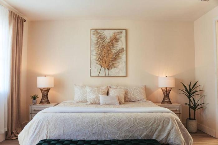 Tropical Paradise 3.5 BD3BA Villa 10-Min to Beach