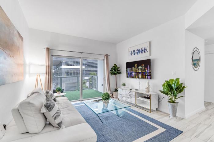 Lovely Unit Mins from Wynwood with Free Parking