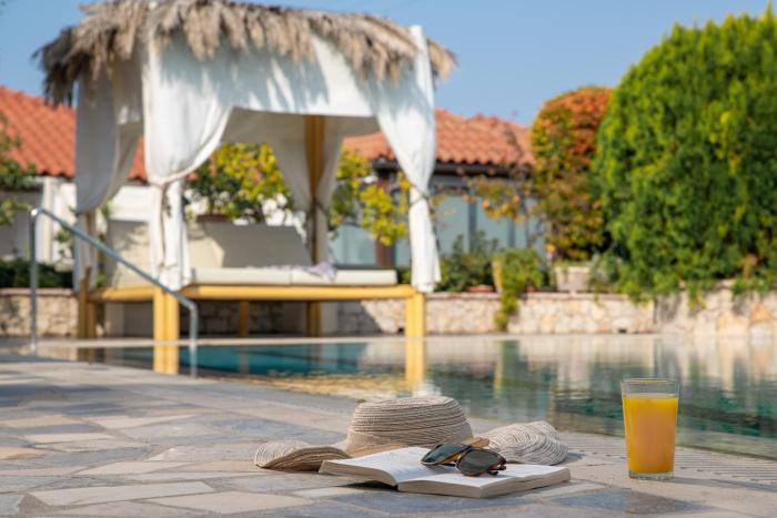 Elefteria Apts & Suites