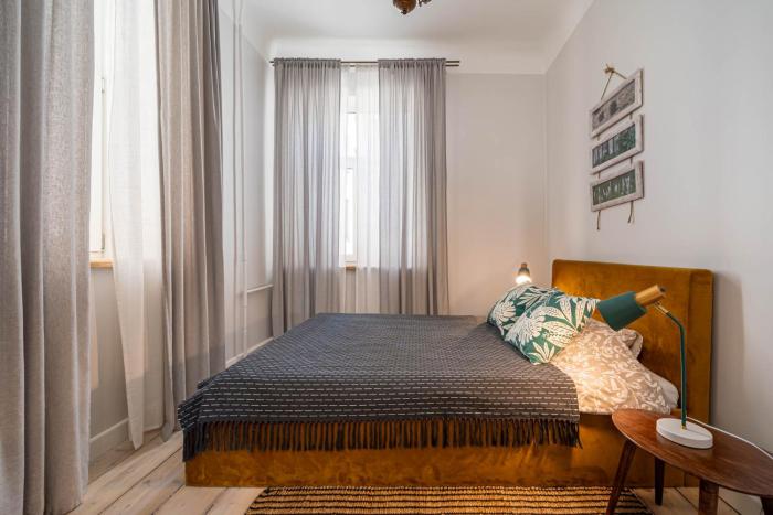 White LUX apartments next to the Old town with free parking