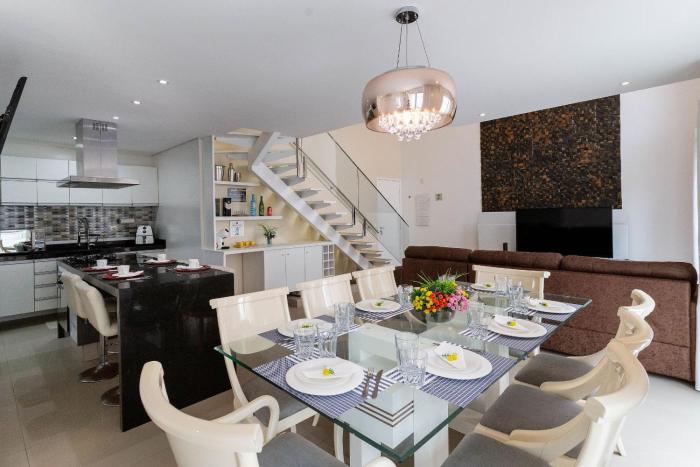 Triplex pé na areia com piscina na cobertura