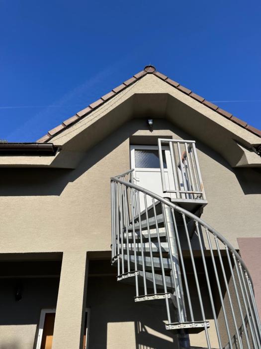 Príjemný podkrovný byt v srdci Dechtíc