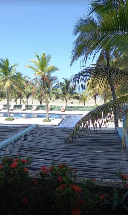 Amplio apt de 3 alcobas edificio primera linea de playa