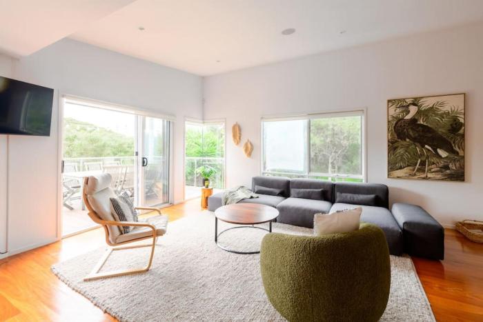 Retreat - Opulent Treetop Views