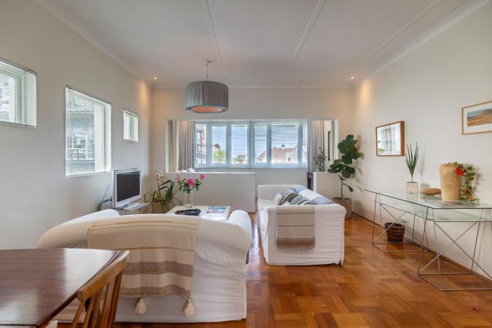 Portswood Mews - Chic White Studio Apartment Green Point