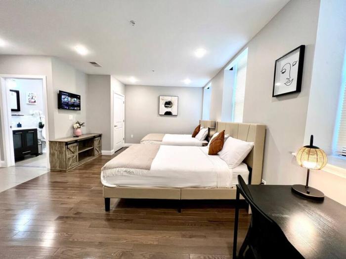 306 Deluxe King Bed suite in the center city of Philadelphia