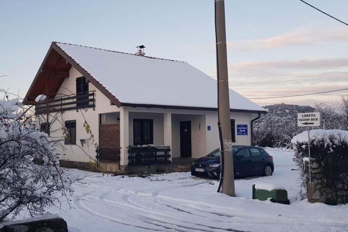 Apartments with a parking space Lovinac, Velebit - 21748