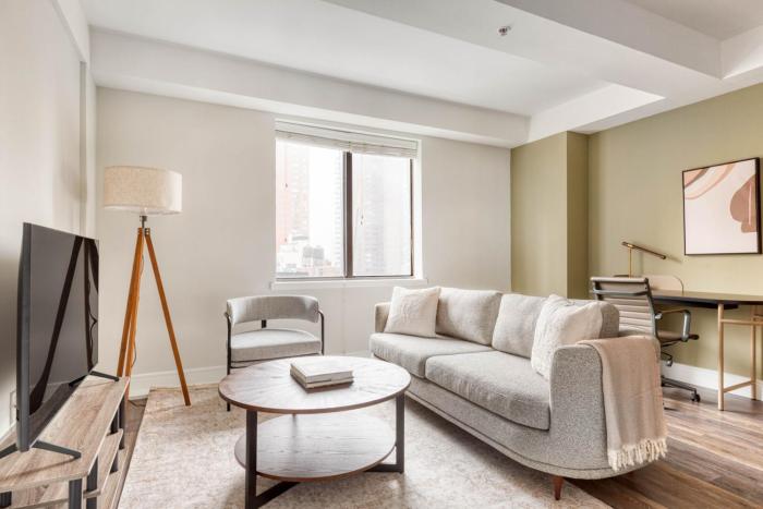 UES 2br w wd gym doorman nr Carl Schurz Park NYC-1041