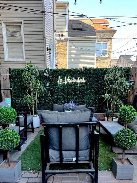 Chicago-Pilsen Boho apartment with Free parking - Unit C