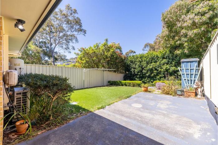 Small dog friendly 4-49 Bonito St - air con & Wi-Fi