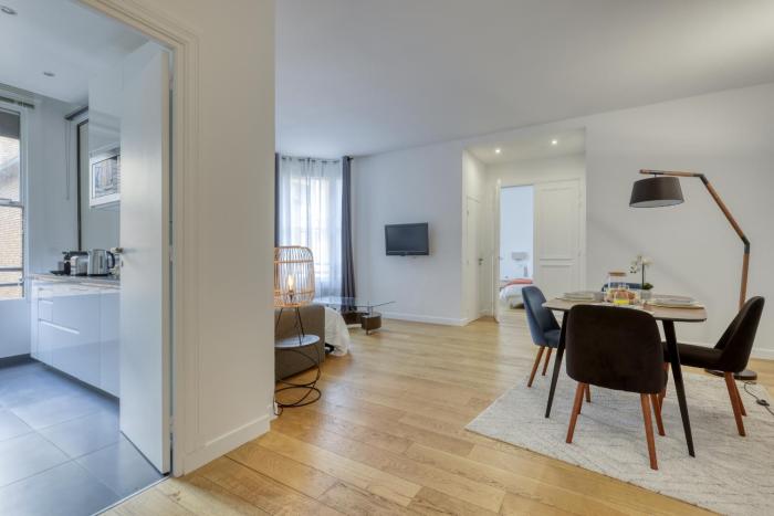 Chic and Warm 1 bd Flat - Heart of the Luxury 16th