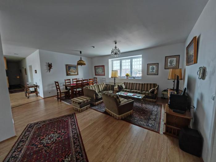 Apartment O3 - Gehobene 6-Zimmer Wohnung 180qm für 1-7 Personen 1x DZ 1x ZZ 3x EZ