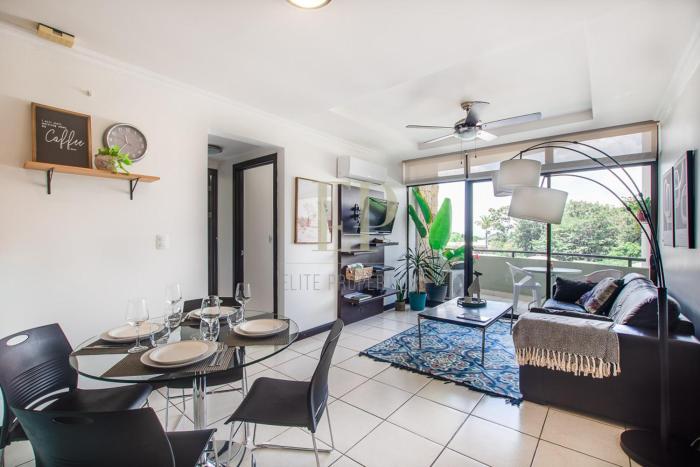 CR MARIPOSA RENTALS Cozy Retreat with Pool,Tennis,Gym,Free WiFi